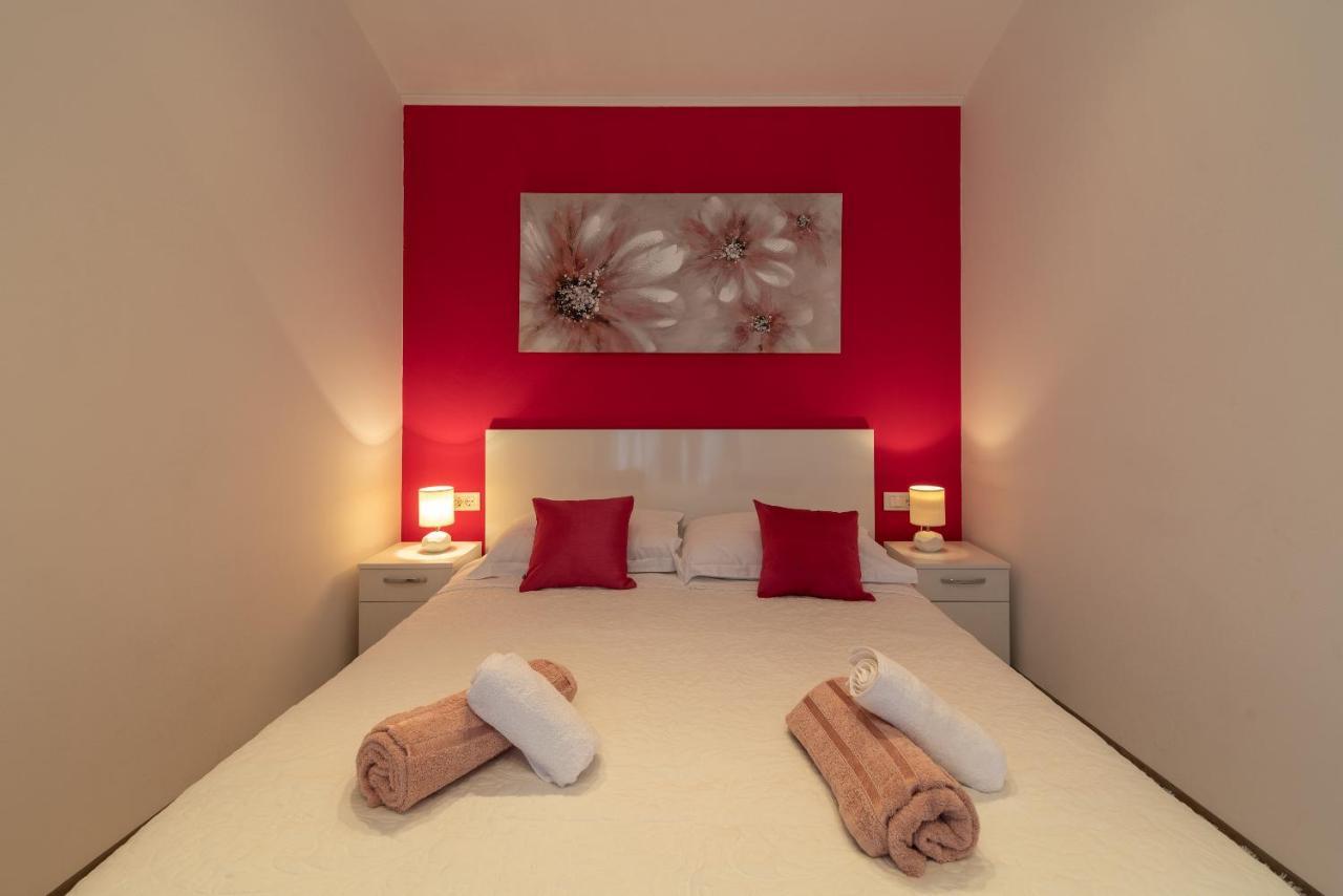 Apartment Roko Trogir Buitenkant foto
